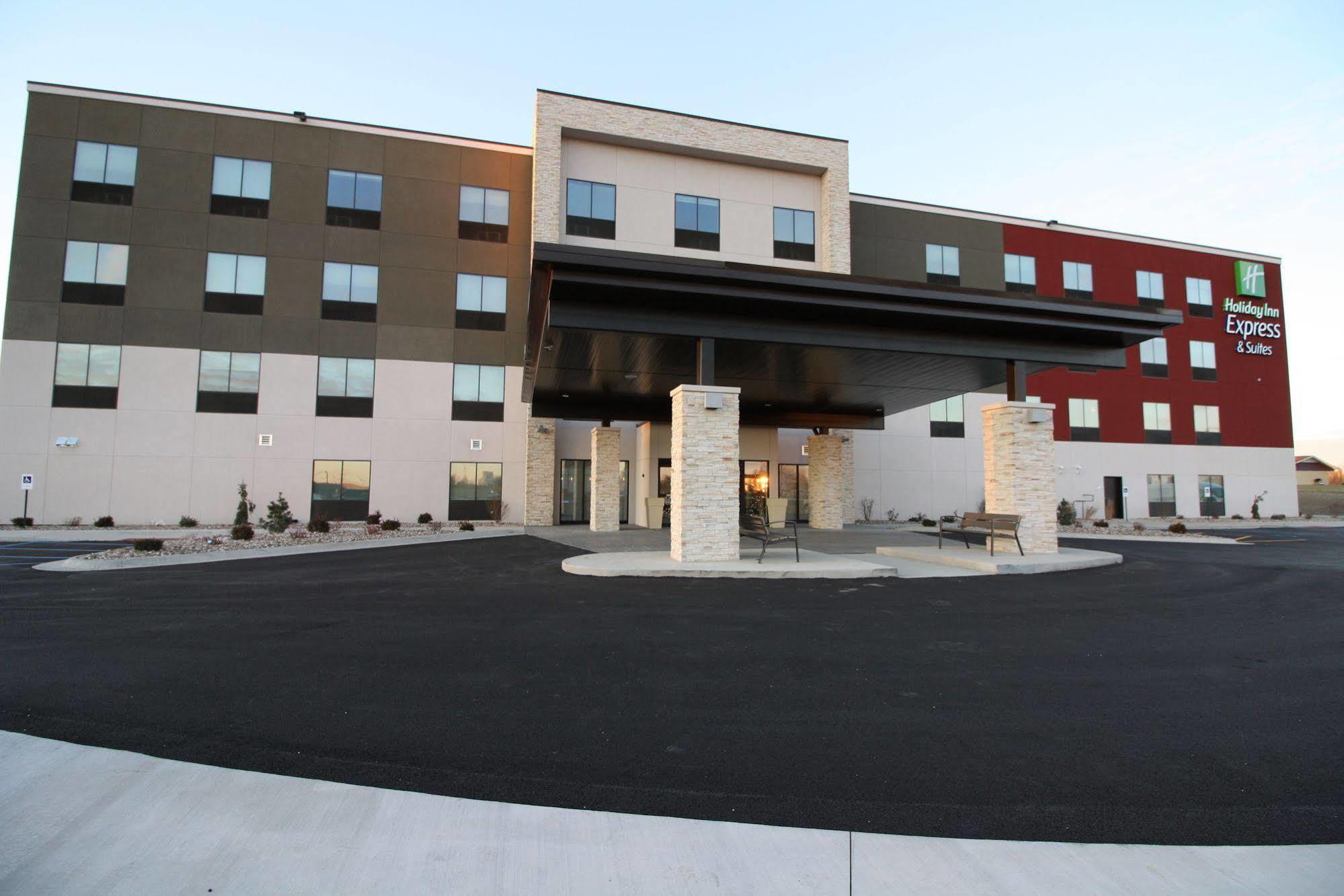 Holiday Inn Express & Suites - Kirksville - University Area By Ihg Exterior photo
